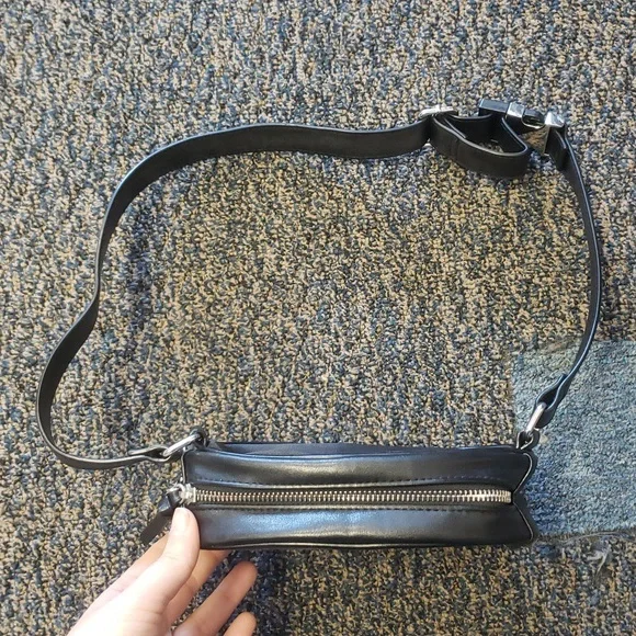 Victoria's Secret Black and White Leaf Print Belt Bag - Picture 2 of 4